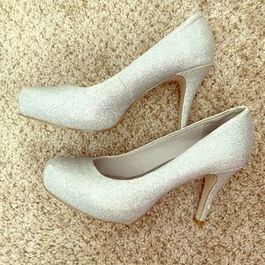 Madden Girl Silver Heels 👠 Size 6